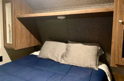 Chico House | Modern and Affordable 2019 Pop-Out 33 Foot Trailer
