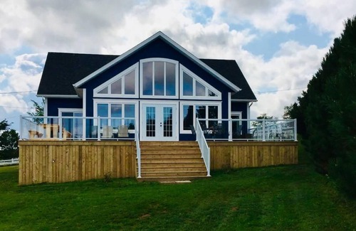 New London Cottage | Modern and Beautiful 2 Bedroom in Stanley Bridge with beautiful vistas