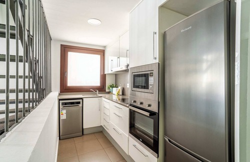 El Poble-sec House | Modern and bright 4BD triplex in Paralel!