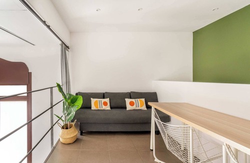 El Poble-sec House | Modern and bright 4BD triplex in Paralel!