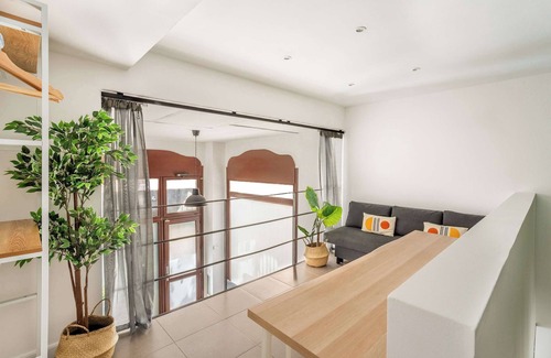 El Poble-sec House | Modern and bright 4BD triplex in Paralel!