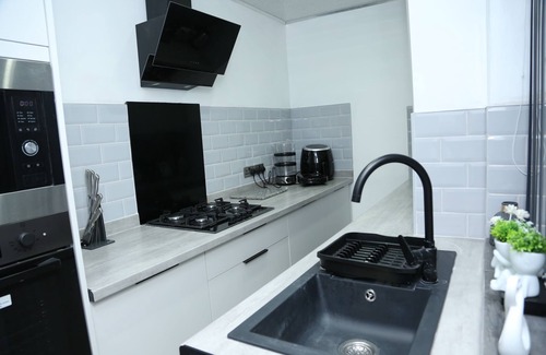 Salford House | Modern and Cosy full house