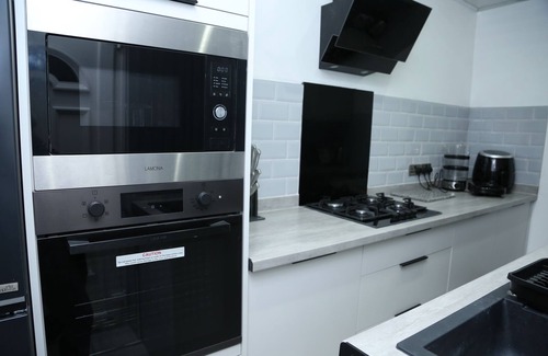 Salford House | Modern and Cosy full house