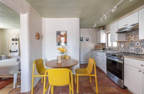 Downtown Santa Fe Apartment | Modern and Cozy 1B - Heart of Railyard District