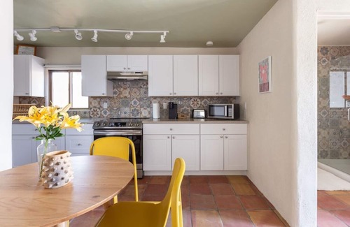 Downtown Santa Fe Apartment | Modern and Cozy 1B - Heart of Railyard District