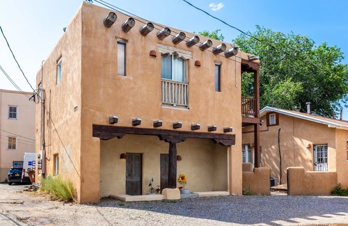 Downtown Santa Fe Apartment | Modern and Cozy 1B - Heart of Railyard District