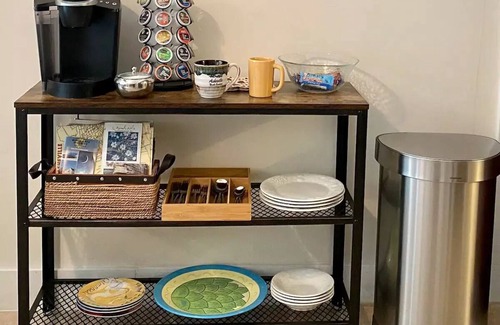 Candler Apartment | Modern and Cozy Mountain Retreat 15 minutes to downtown Asheville. Dog friendly!