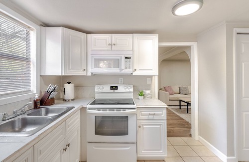 North Tampa House | Modern and Cozy Tampa Home, Minutes from Busch Gardens and Centralized Location