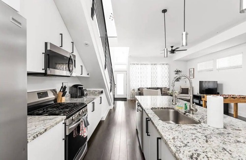 Fountain Square House | Modern and Fun 4BR+ Pool Table in Fountain Square