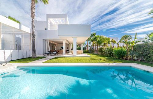 Marbella Villa | Modern and Luxurious Family Villa close to the Beach