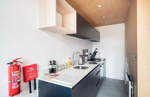 Old Trafford Apartment | Modern and Quirky 2 Bed Flat in Manchester