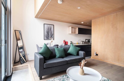 Old Trafford Apartment | Modern and Quirky 2 Bed Flat in Manchester