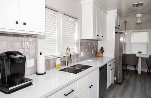 Bakersfield House | Modern and Relaxing Home