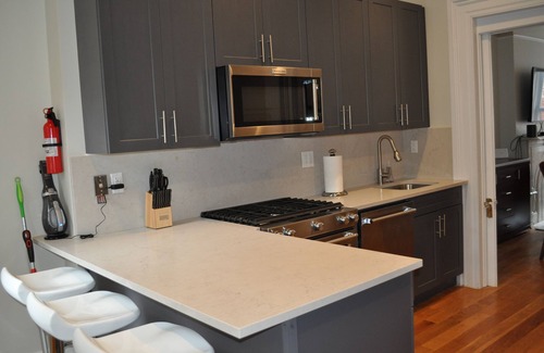 Williamsburg House | Modern and renovated, three-story townhouse in Williamsburg - prime location