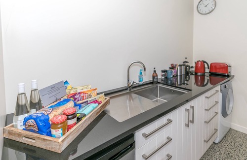 Hamilton Apartment | Modern and Spacious Apartment in Tamahere Country Living Zone