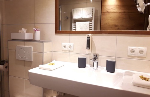 Kappl Apartment | Modern and spacious apartment for max. 4 people with mountain view and balcony