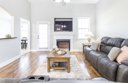 Kathleen House | Modern and Spacious Home near Robins AFB