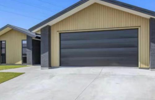 New Plymouth House | Modern and Spacious 4 bedroom Home only 2yo