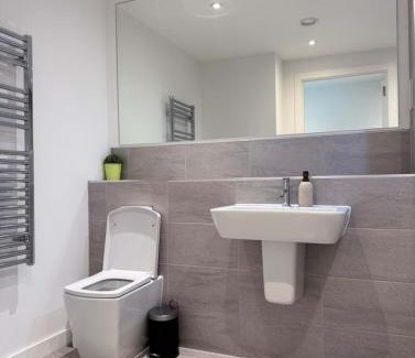 Old Trafford Apartment | Modern and Stunning 1 Bed near Old Trafford and City Centre