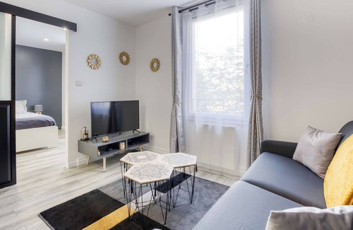 Magny-le-Hongre Apartment | Modern and warm apartment for 4 people