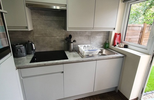 Haversham Apartment | Modern annex with private kitchen and bathroom