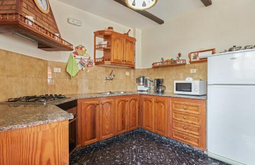 Buenavista del Norte Apartment | Modern Apartment in Buenavista del Norte with a Shared Pool