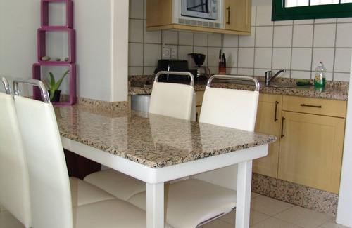 Playa del Aguila Apartment | Modern apartment overlooking the sea