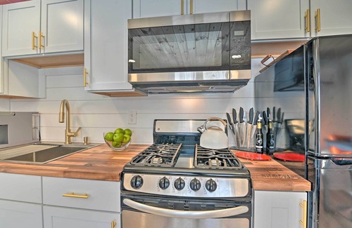 Saratoga Springs Apartment | Modern Apartment: Near Hiking & Race Course