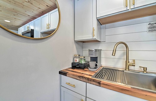 Saratoga Springs Apartment | Modern Apartment: Near Hiking & Race Course