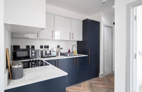 Havering Apartment | Modern Apartment in Romford near Elizabeth Line*8