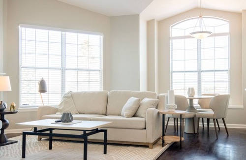 Westridge Apartment | Modern Apartment in Prime Location (ID8406X40)