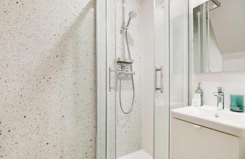 Centre Apartment | Modern Apartment - 1BR-4P - Near Paris