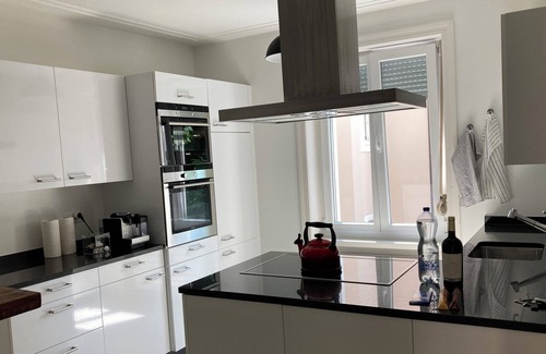 Basel City Centre Apartment | Modern Apartment, 4 Bedrooms, Central Location, Sauna, Patio