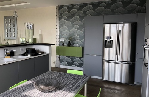 Enfants-Rouges Apartment | Modern Apartment - AC in ENTIRE APARTMENT - 3 Bedrooms - 2 Bathrooms - 2 Toilets