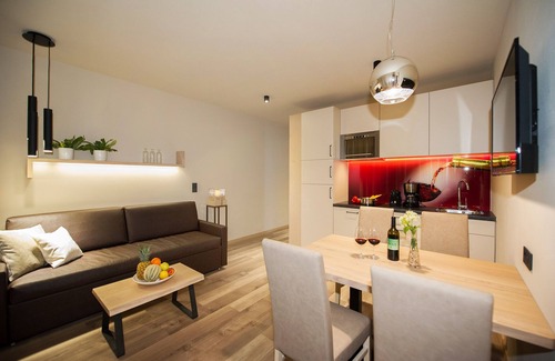 Caldaro Sulla Strada del Vino Apartment | Modern Apartment "App. Chardonnay" with Private Whirlpool, Mountain View