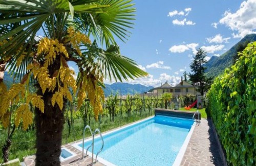 Caldaro Sulla Strada del Vino Apartment | Modern Apartment "App. Lagrein" with Mountain View, Wi-Fi, Garden, Pool
