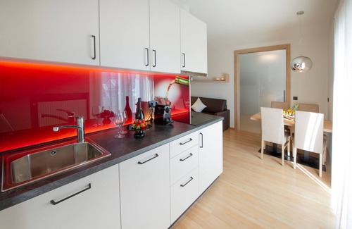 Caldaro Sulla Strada del Vino Apartment | Modern Apartment "App. Vernatsch" with Mountain View and shared pool
