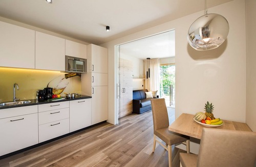 Caldaro Sulla Strada del Vino Apartment | Modern Apartment “App. Weißburgunder” with Mountain View, shared pool and shared sauna