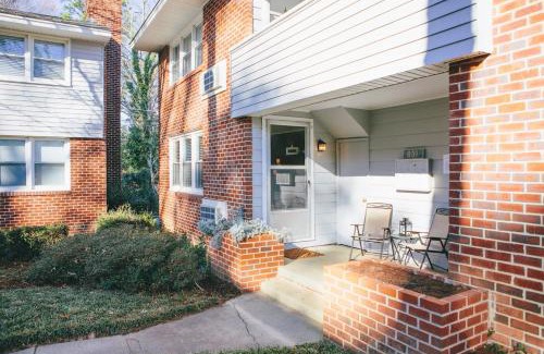 Southwest Raleigh Apartment | Modern Apartment - Cameron Village