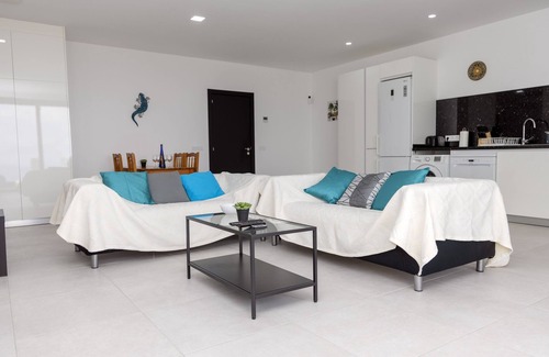 Tinajo Apartment | Modern Apartment - Casa Vista Bermeja