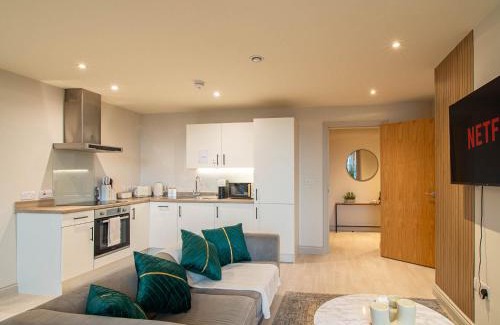 Leeds City Center Apartment | Modern Apartment Central Leeds By High Street Free Parking SMA Stays