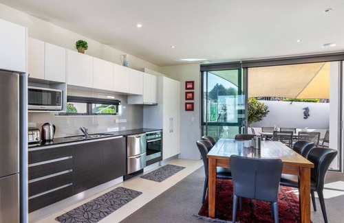 Taupo Apartment | Modern Apartment, Central with Wi-Fi & Linen