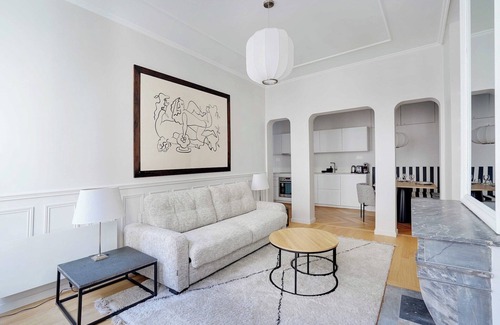8th Arrondissement Apartment | Modern Apartment Champs-ElysÃ©es - Saint HonorÃ©