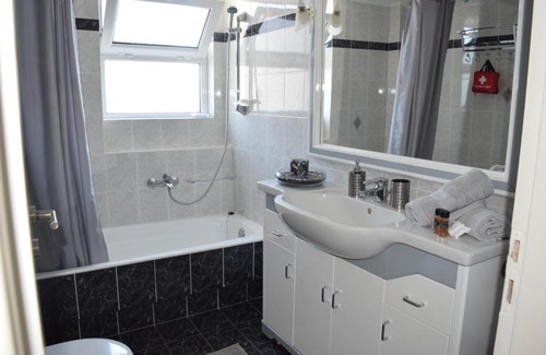 Kalamata Apartment | Modern apartment close to sea and town centre