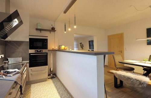 Mastershausen Apartment | Modern Apartment "Zweiradparadies" with Wi-Fi, Terrace & Garden