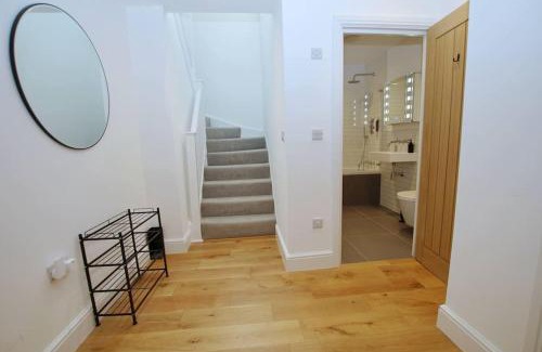 Worthing Apartment | Modern Apartment for Contractors & Small Groups by Stones Throw Apartments - Free Parking - Sea View