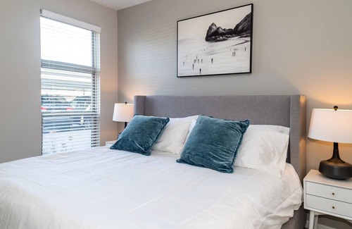 Auburn Hills Apartment | Modern Apartment in Prime Location (ID4378)