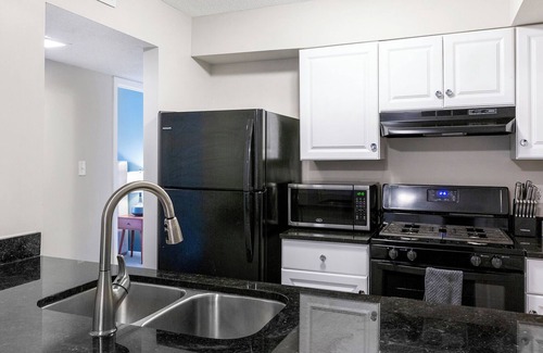 Indianapolis Apartment | Modern Apartment in Prime Location (ID5744X73)