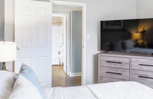 Indianapolis Apartment | Modern Apartment in Prime Location (ID5744X73)