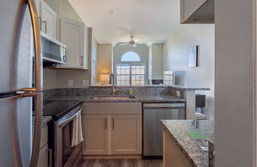 Wayne Apartment | Modern Apartment in Prime Location (ID1193X713)
